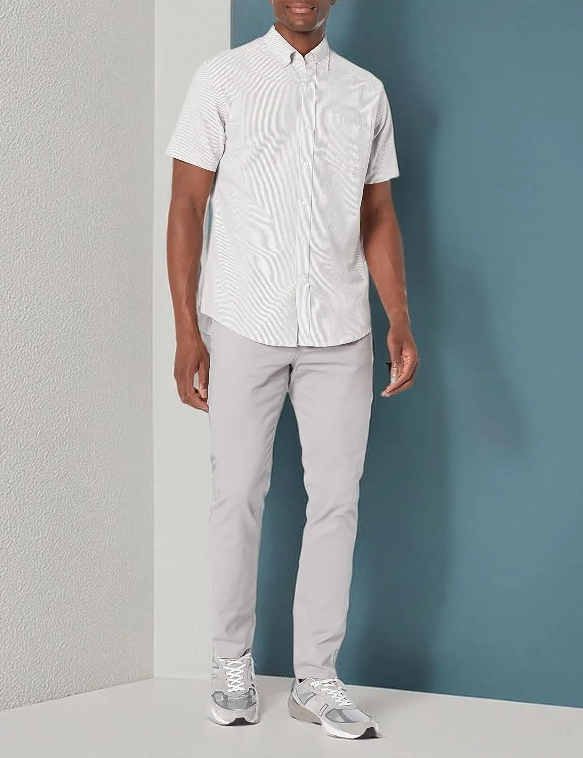 Amazon Essentials Men's Slim-Fit Pants, 5-Pocket Stretch Twill Design