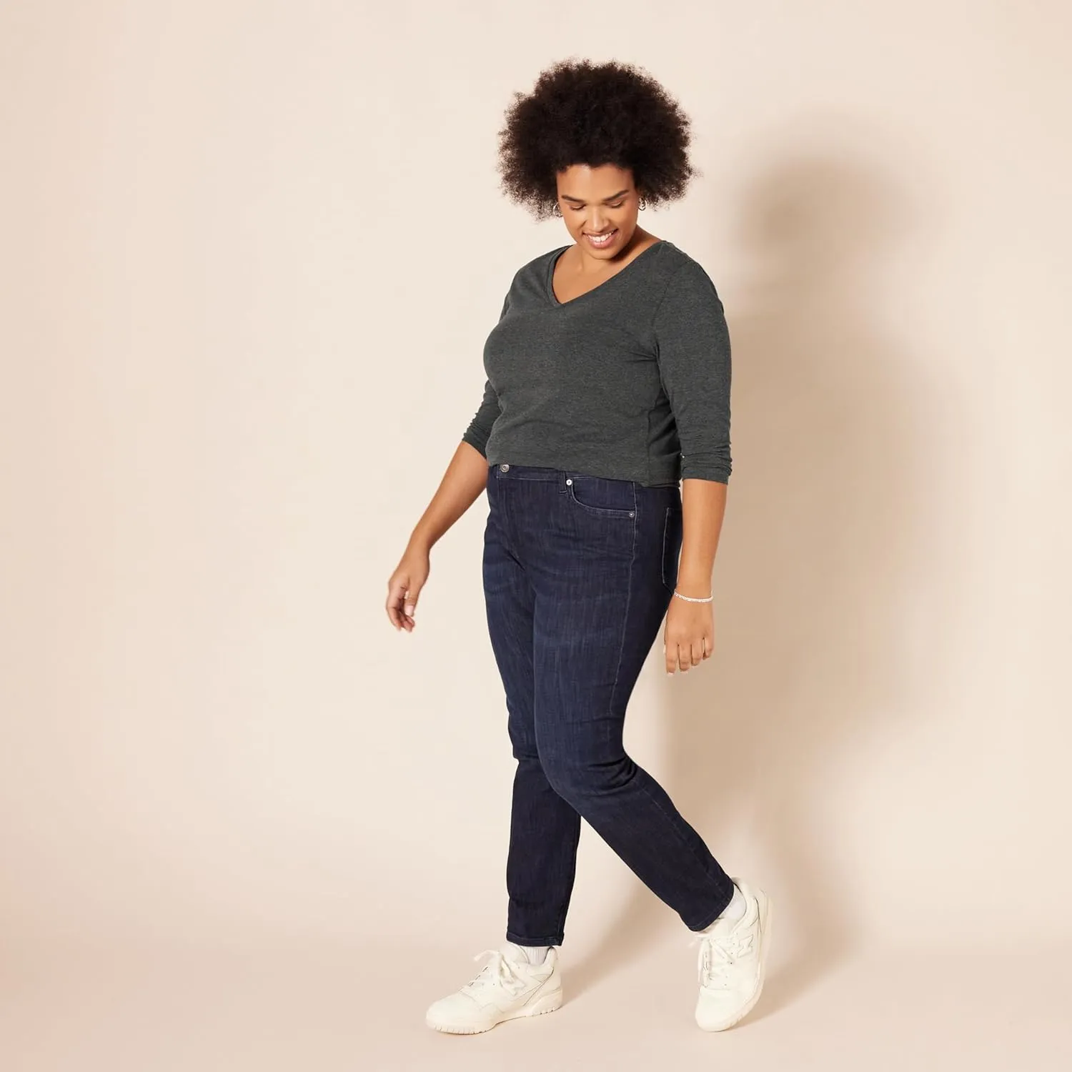 Amazon Essentials Women's Classic-Fit 3/4 Sleeve V-Neck T-Shirt (Available in Plus Size), Multipacks