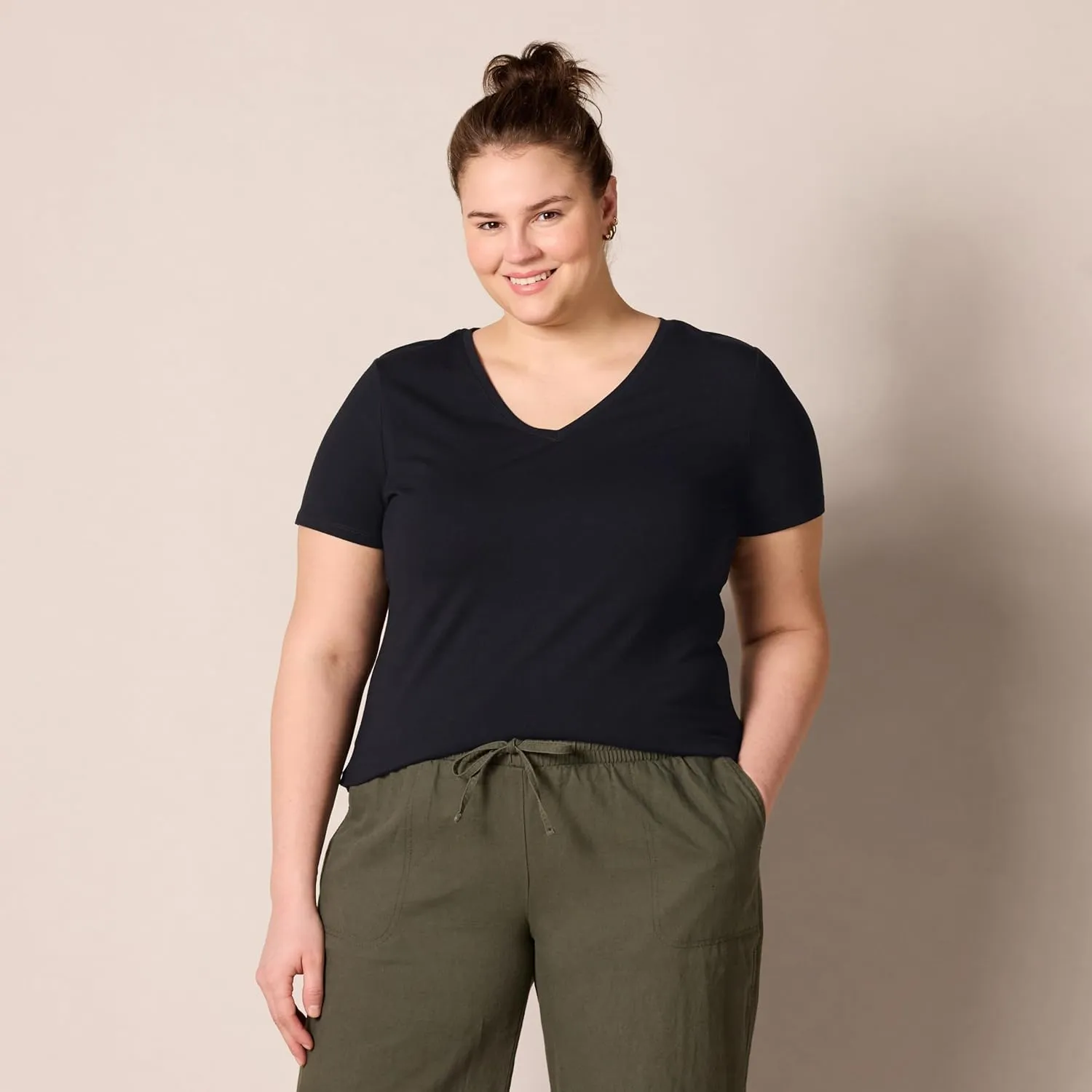 Amazon Essentials Women's Classic-Fit Short-Sleeve V-Neck T-Shirt, Multipacks