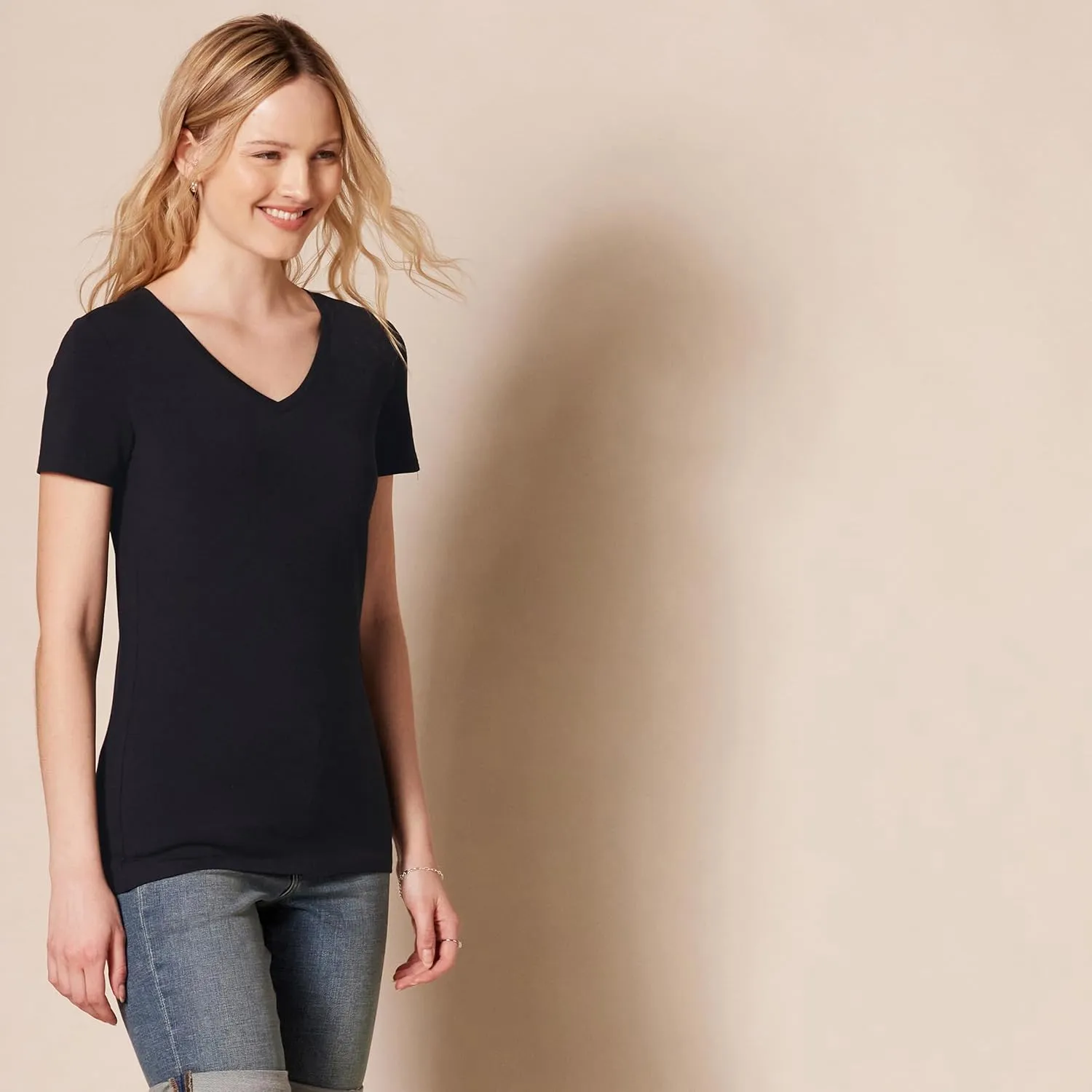 Amazon Essentials Women's Classic-Fit Short-Sleeve V-Neck T-Shirt, Multipacks
