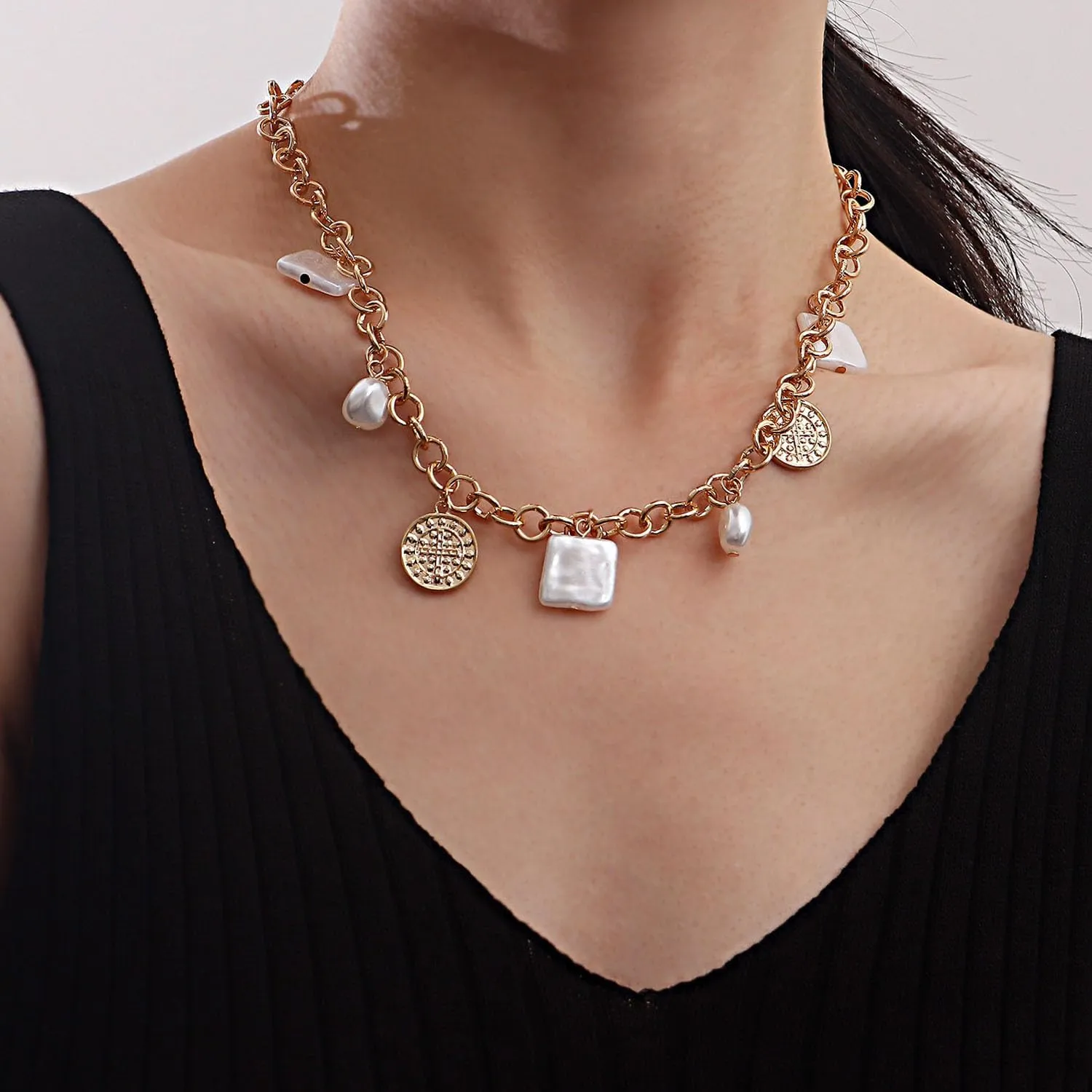 Baroque Pearl Necklace for Women Square Ellipse Pearl Pendant Necklace Coin Pendant Necklace Pearl Chunky Necklace Irregular Pearl Necklace Dainty Pearl Jewelry for Women