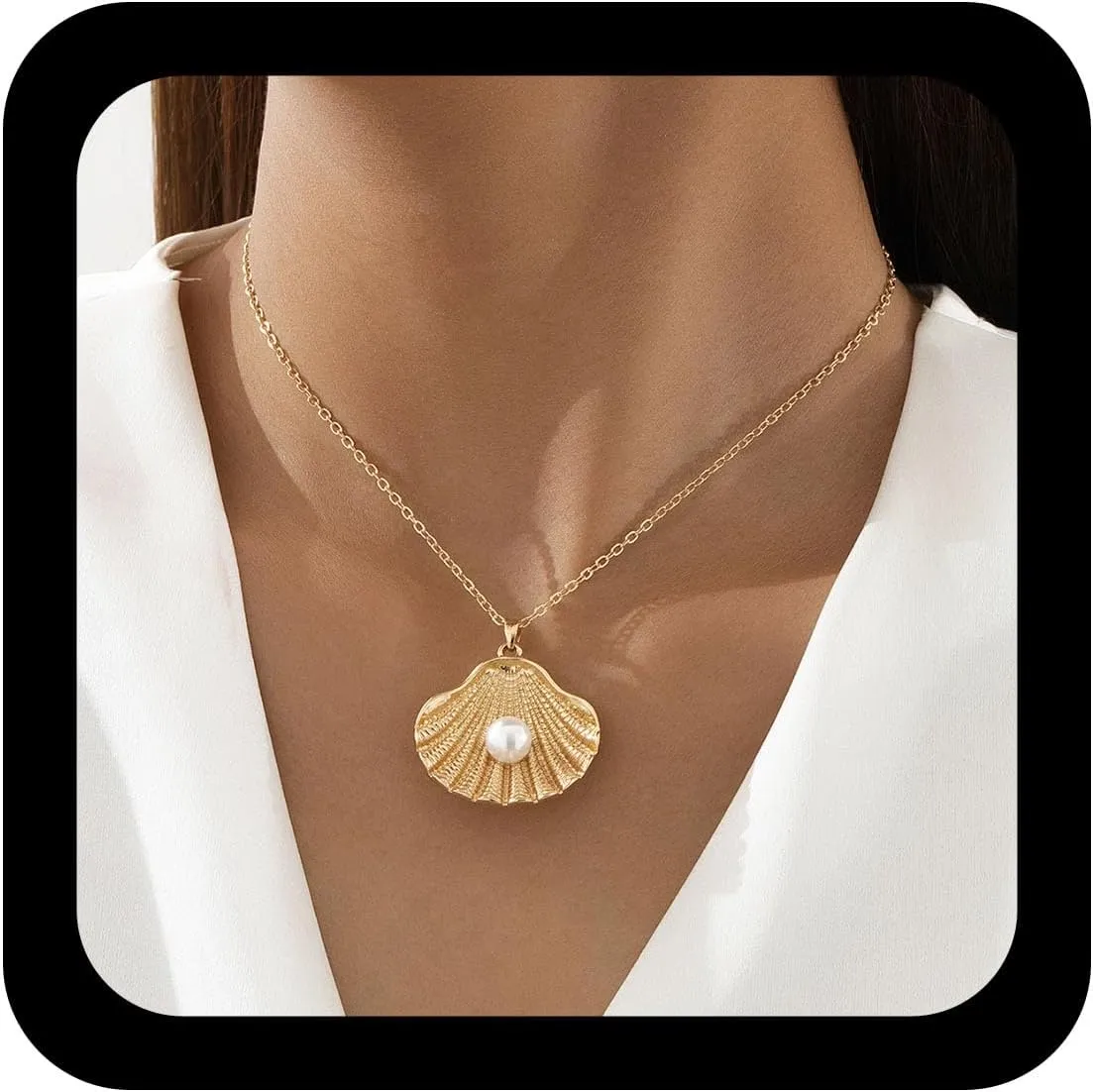 Bohemian Pearl Shell Choker Necklace Large Pearl Scallop Pendant Necklace Gold Metal Clam Shell Necklaces Minimalist Seashell Chain Necklaces Jewelry for Women