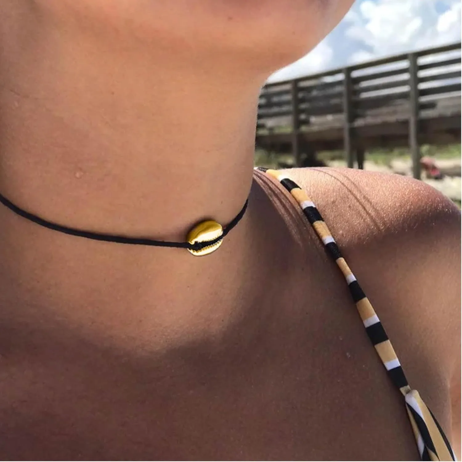 Boho Leather Shell Necklace Cowrie Shell Choker Necklace Single Natural Shell Pendant Necklace Black Suede Collar Necklace Beach Shell Velvet Necklace Jewelry for Women