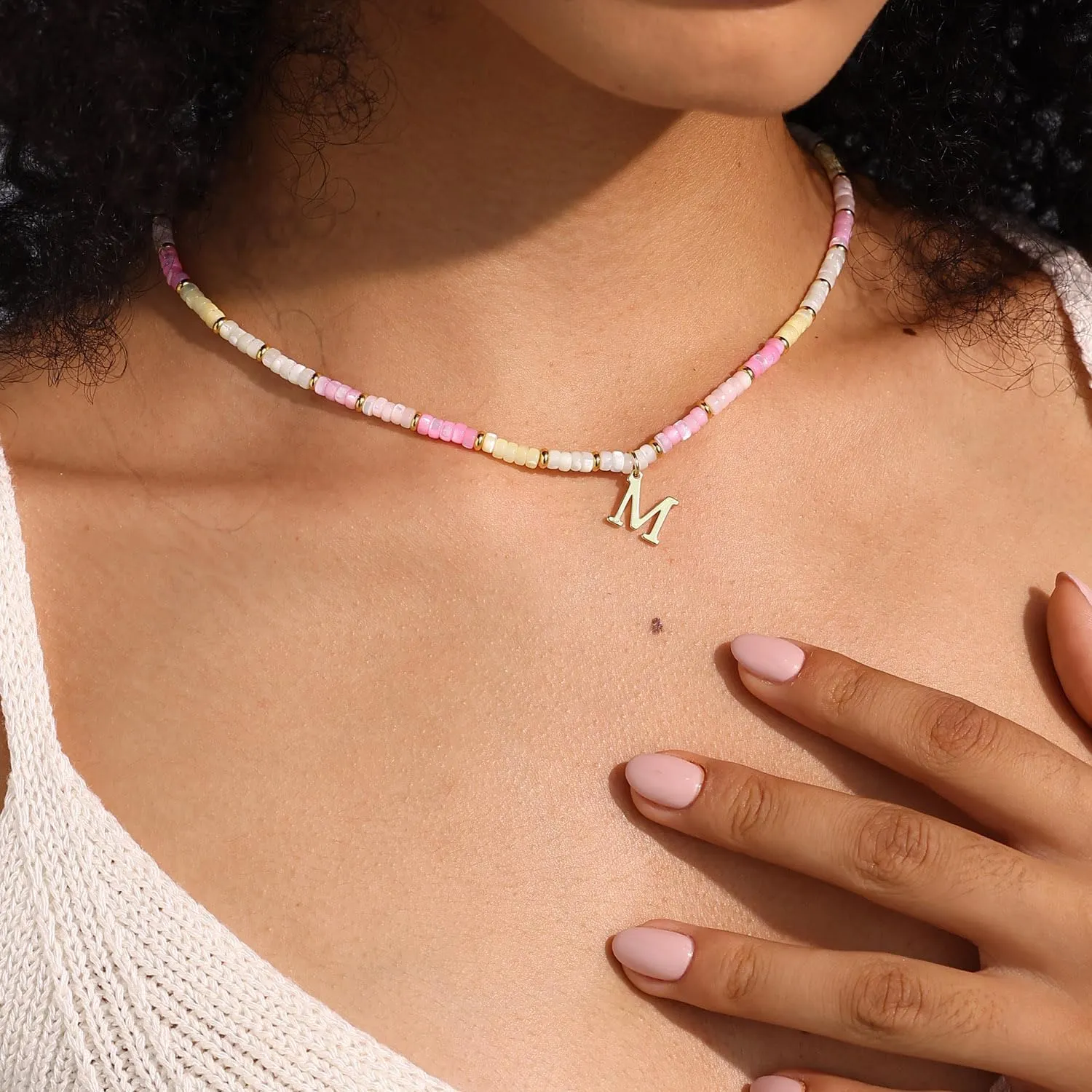 Colorful Shell Initial Necklaces for Women Dainty Natural Shell Necklaces Cute Choker Necklace Puka Shell Beaded Necklace Handmade Jewelry Gifts for Her