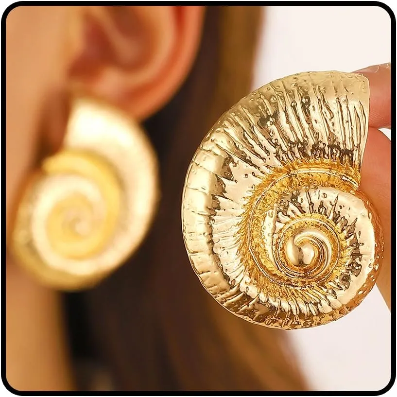 Gold Shell Necklace for Women Gold Seashell Pendant Necklaces Chunky Conch Shell Choker Summer Beach Jewelry Accessories