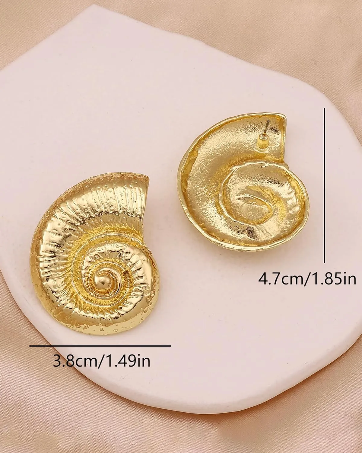 Gold Shell Necklace for Women Gold Seashell Pendant Necklaces Chunky Conch Shell Choker Summer Beach Jewelry Accessories