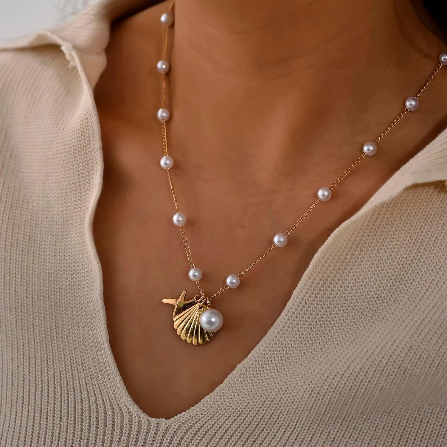 Layered Shell Necklaces Bohemian Pearl Starfish Seashell Pendant Necklace for Women Scallop Choker Necklace Summer Beach Jewelry Gift
