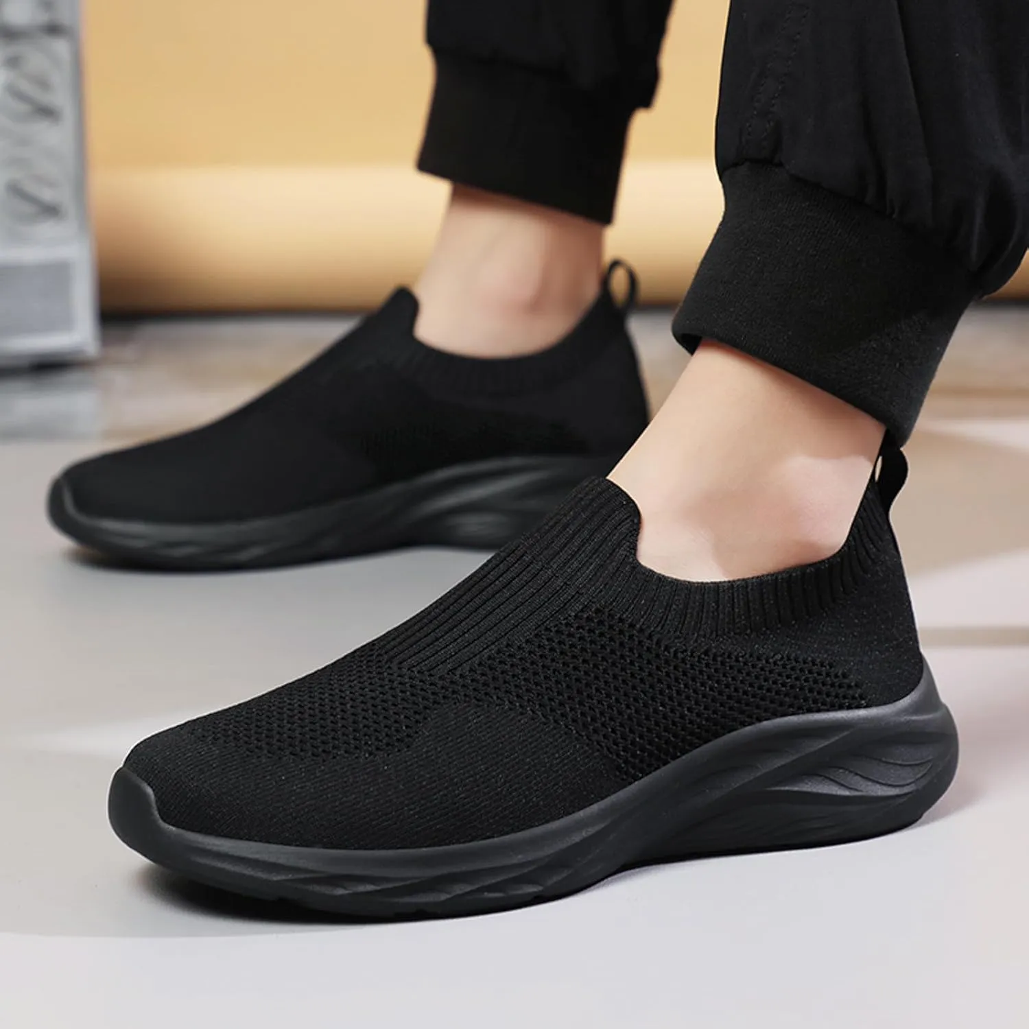 Men Sports Shoes Fashionable New Pattern Simple Pure Color Breathable Comfortable Lightweight Winter Sneaker Men