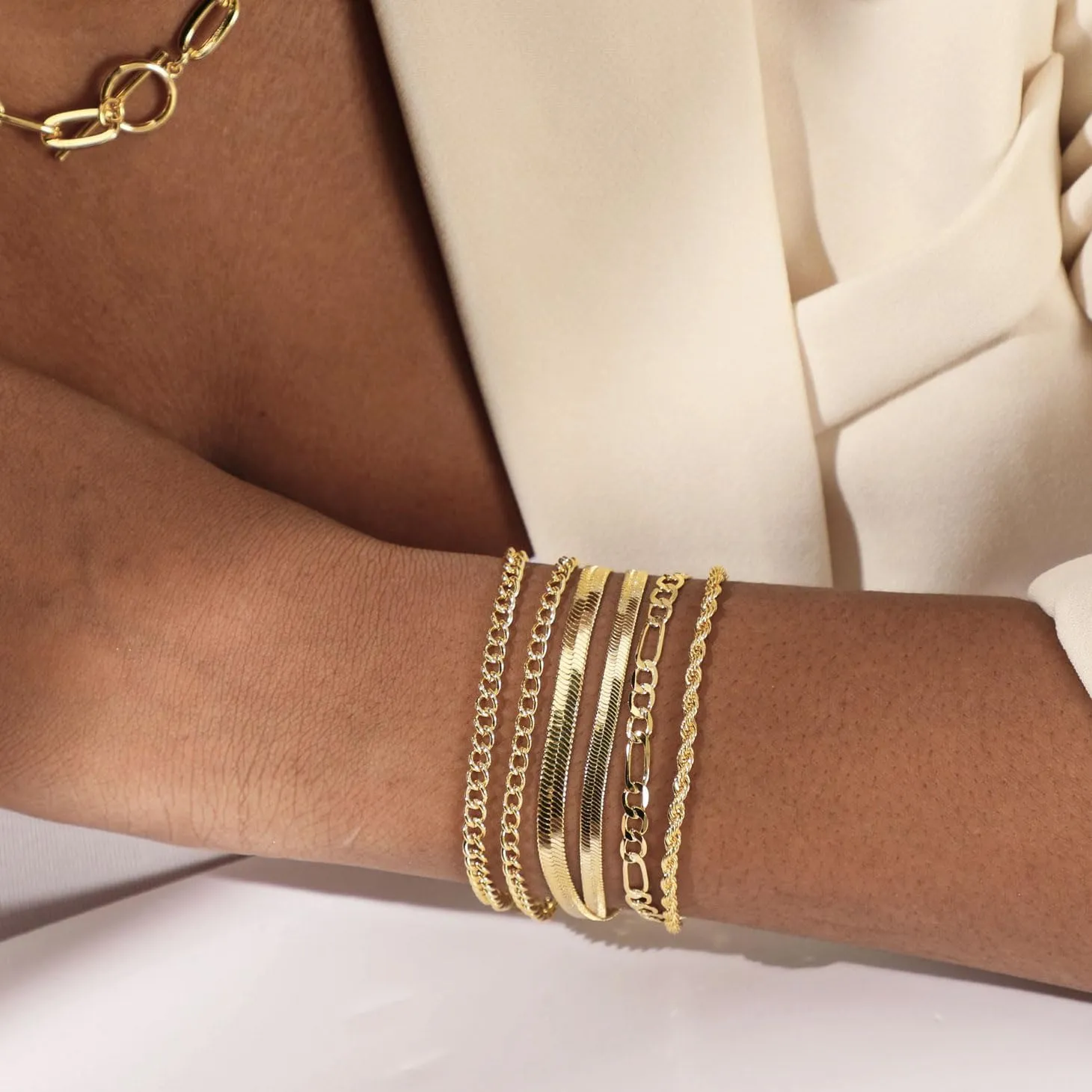 MIDEEO Dainty Gold Layered Bracelet for Women 14K Gold Plated Layered Bracelet Set Layering Bracelets Simple Satellite Box Coins Beaded Layering Set Women Jewelry Gift