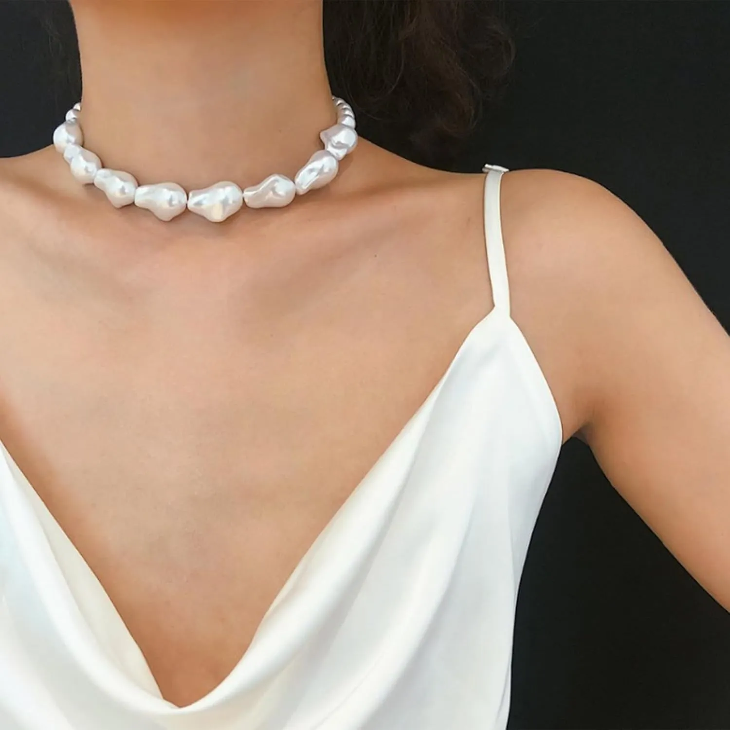 Pearl Charm Necklace Baroque Pearl Choker Necklaces for Women White Faux Pearl Necklace Chunky Pearl Costume Jewelry