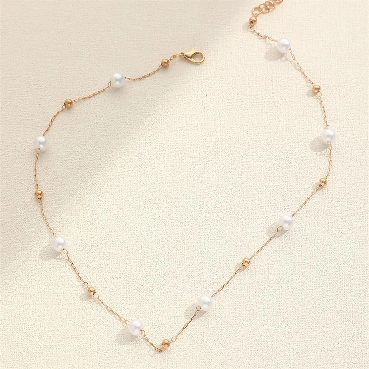 Pearl Necklace for Women Dainty Gold Vintage Pearl Pendant Necklace Gold Pearl Choker Necklaces Jewelry Gifts for Women