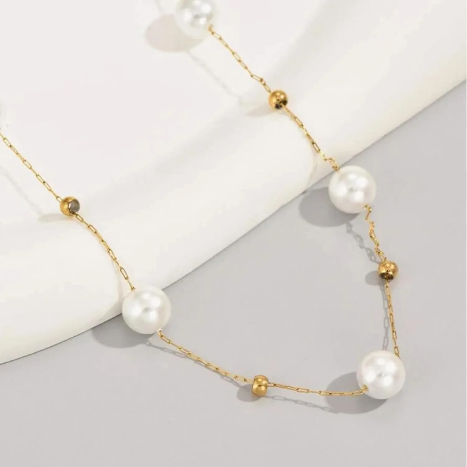 Pearl Necklace for Women Dainty Gold Vintage Pearl Pendant Necklace Gold Pearl Choker Necklaces Jewelry Gifts for Women