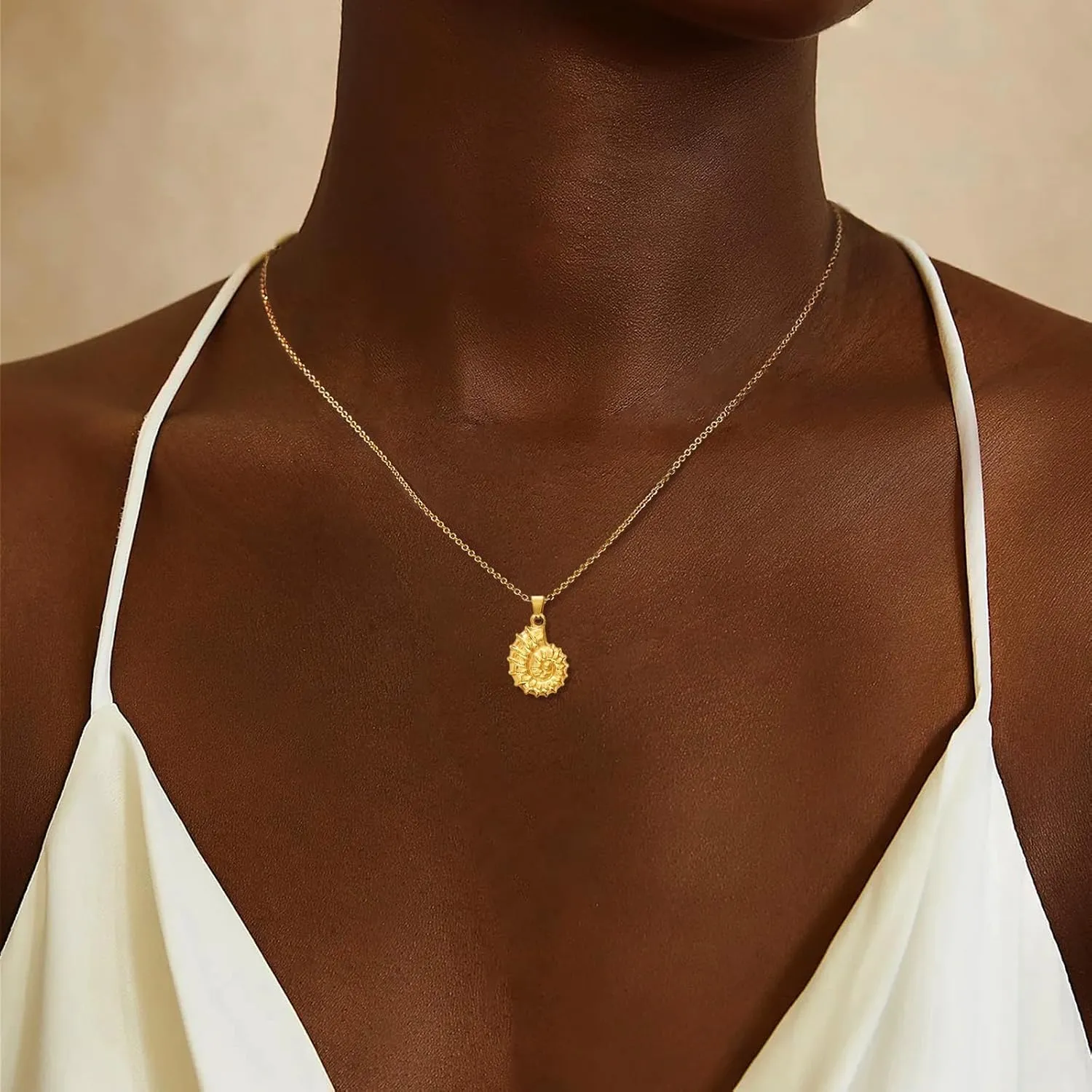 Roe Dolph Shell Necklaces for Women Gold Seashell Necklace Boho Beach Starfish Conch Pendant Necklace Vacation Summer Outfits for Women