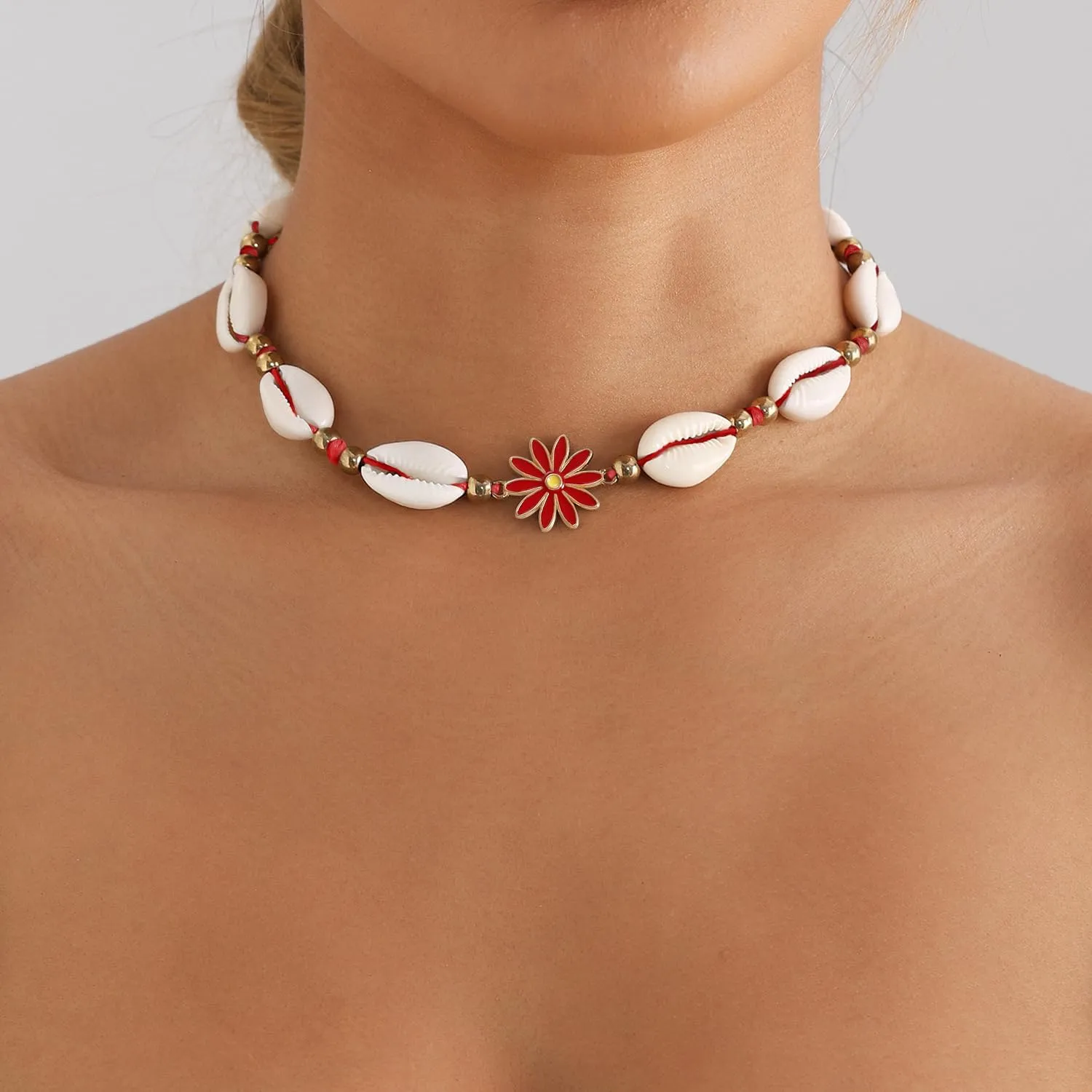 Shell Necklace for Women Seashell Daisy Flower Choker Necklace Handmade Puka Shell Charm Necklace Adjustable Braided Rope Summer Necklaces Boho Beach Jewelry Outfit Accessories
