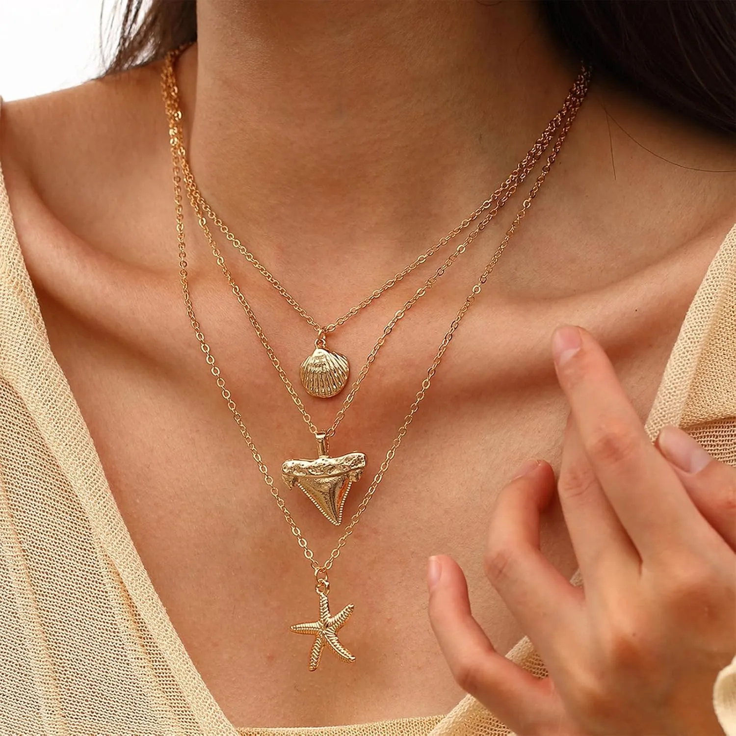 Shell Necklaces for Women Layered Gold Stack Necklace Starfish Seashell Charm Necklace Beach Jewelry for Women Summer Accessories
