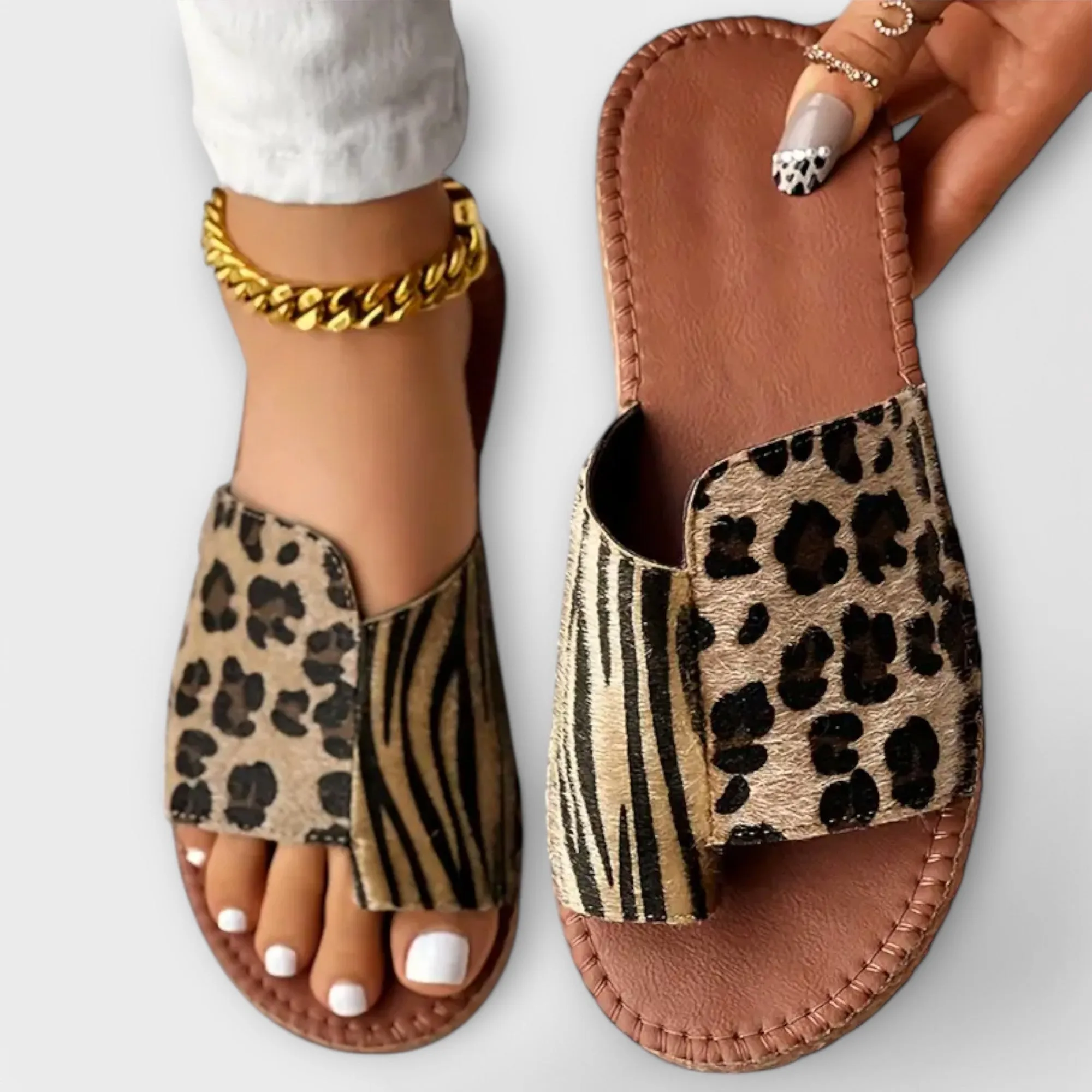 Stylish Two-Tone Leopard Print Slides