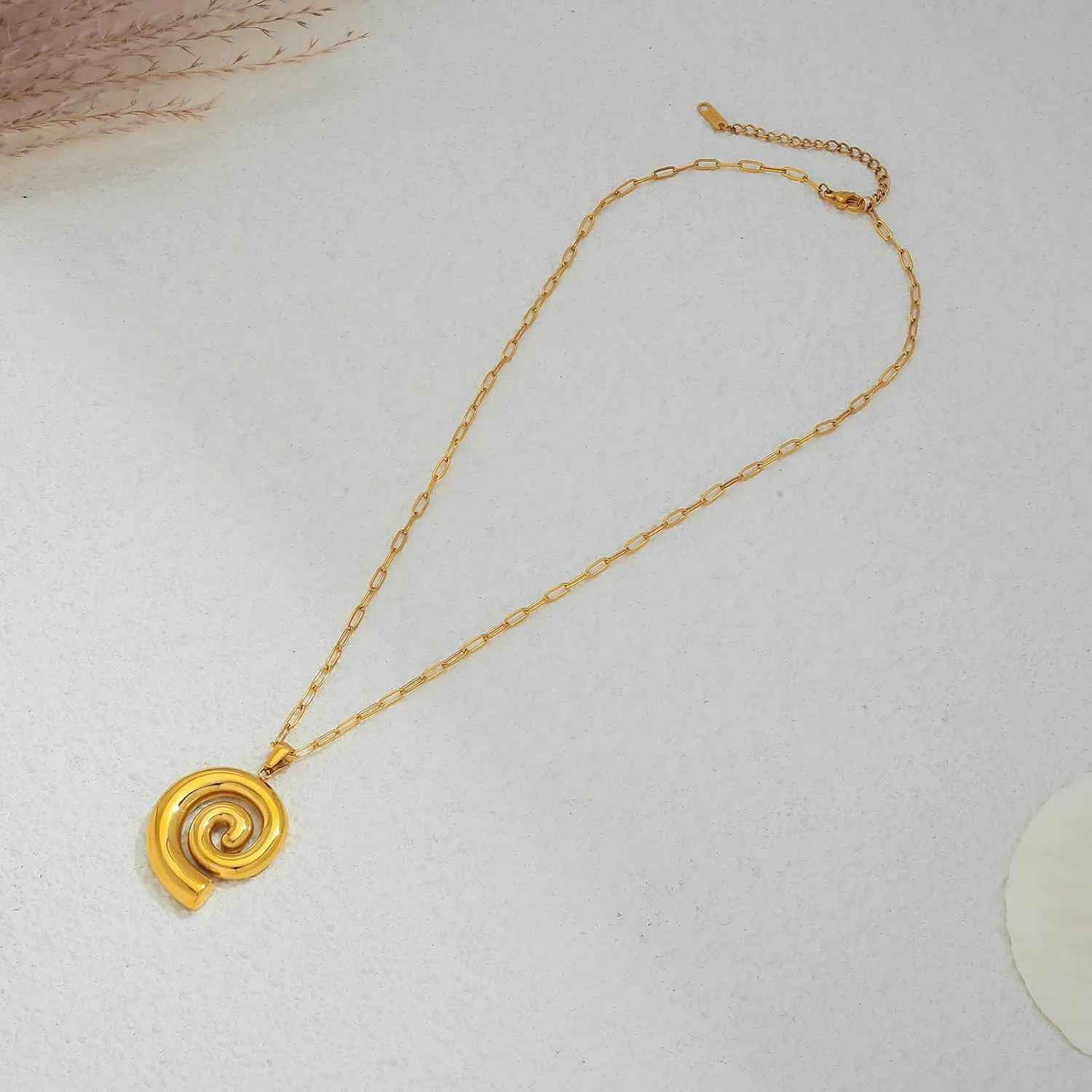 WOWORAMA Gold Necklace for Women Boho Spiral Conch Shell Necklace Starfish Necklace Vintage Ocean Sea Shell Choker Pendant Necklace Adjustable Summer Beach Jewelry