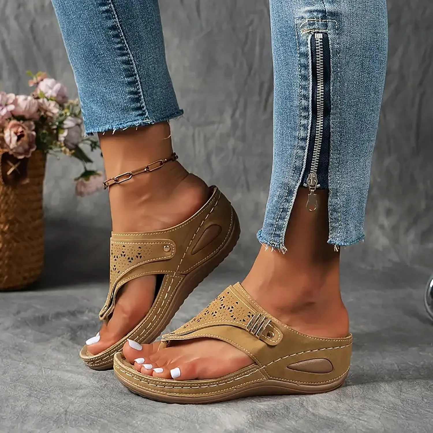 ZSpzx Women's Slide Sandals,Orthopedic Wedge Sandals for Women Dressy Summer 2025 Foot Arch Support Flip Flops Casual Slip on Sandals Beach Plantar Fasciitis Sandals Comfortable Outdoor Walking Shoes