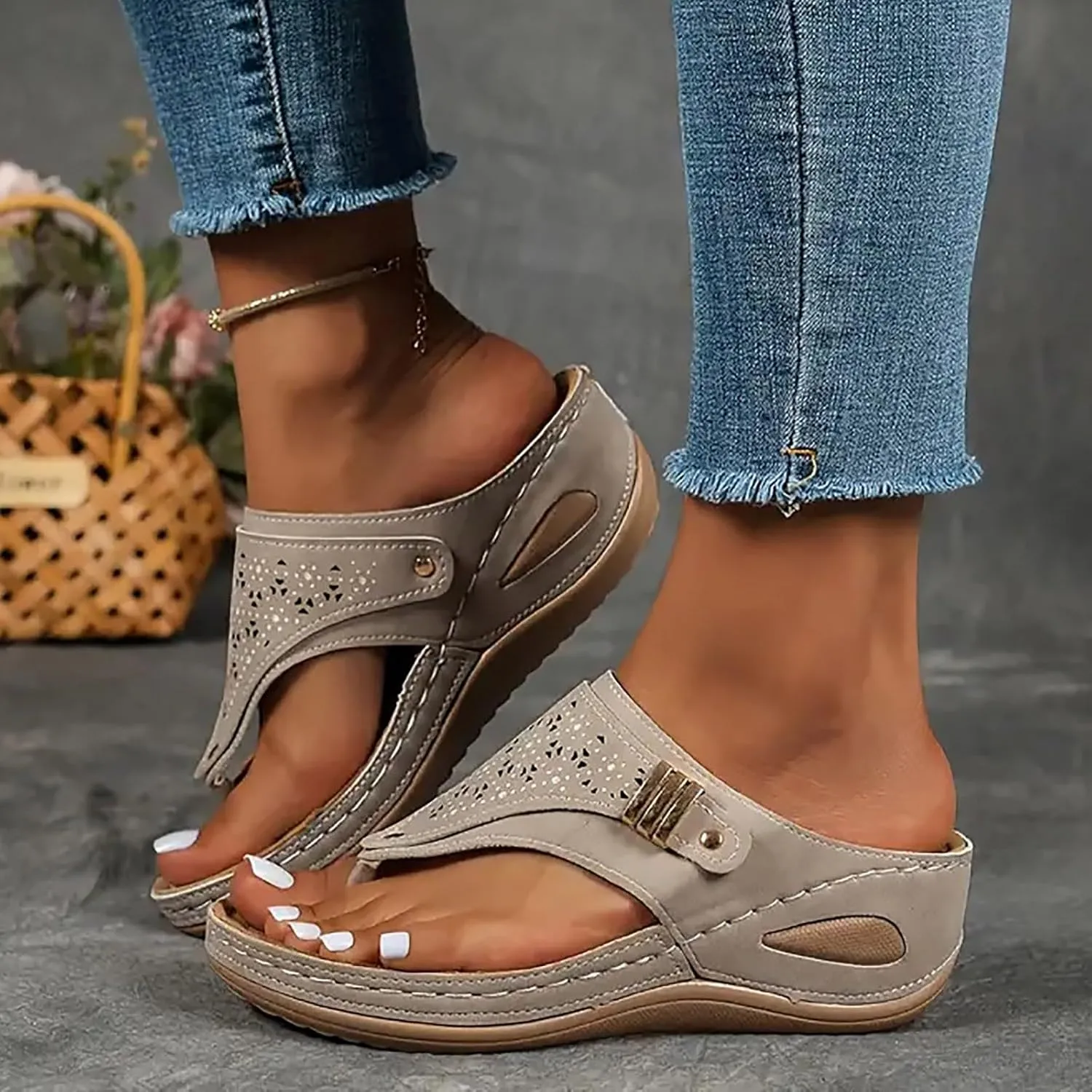ZSpzx Women's Slide Sandals,Orthopedic Wedge Sandals for Women Dressy Summer 2025 Foot Arch Support Flip Flops Casual Slip on Sandals Beach Plantar Fasciitis Sandals Comfortable Outdoor Walking Shoes